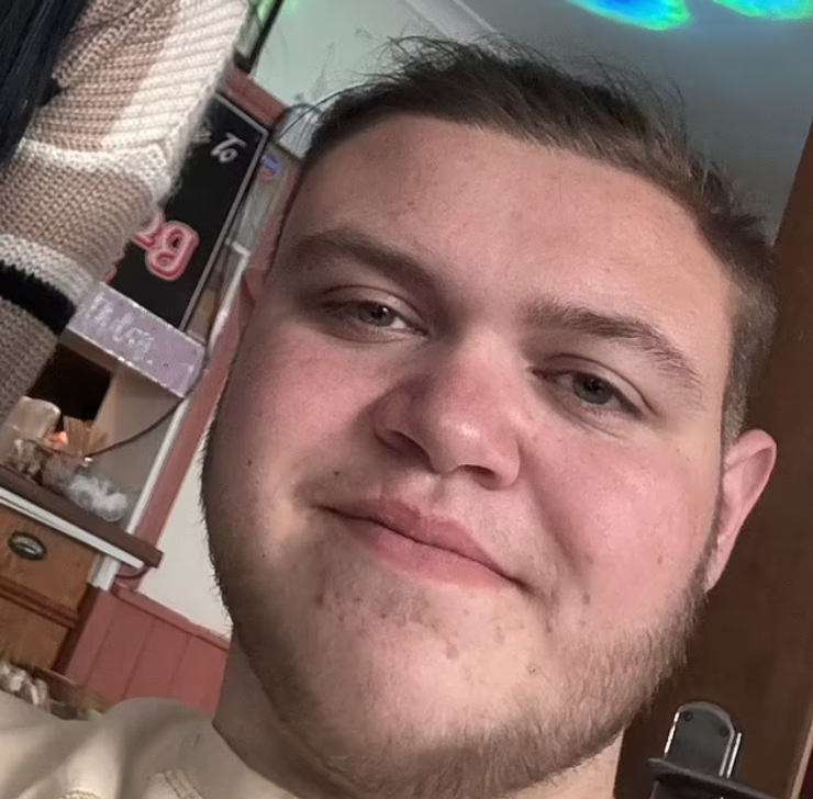 Парень с внешностью и голосом женщины, Эшли Хемминг из Вустера, тестостерон, борьба с гипогонадизмом, диагнозы, расстройства