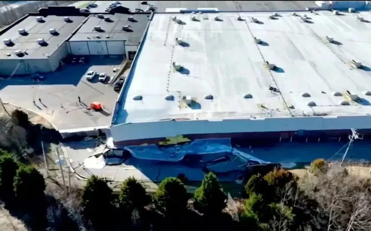 Супермаркет ушел под землю, оползень, обвал, США, авария, катастрофа, фото