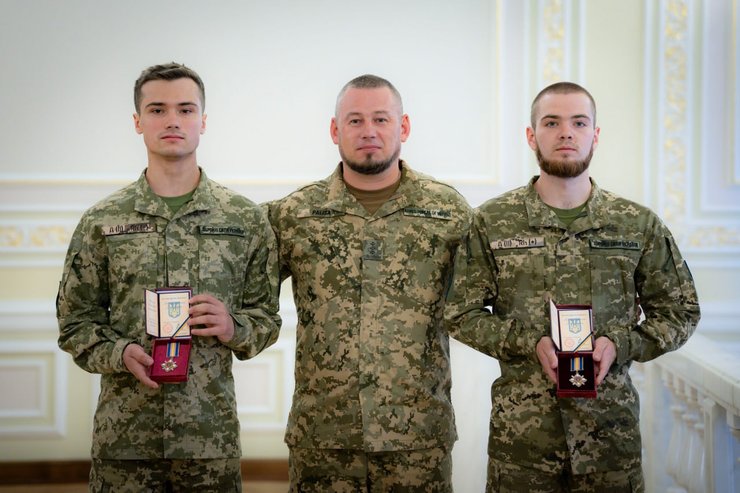 контракт 18-24 із ЗСУ солдатів нагородили