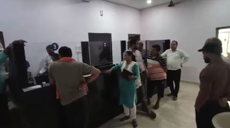 Государственный банк Индии, филиал банка, отделение банка, фальшивый банк, мошенники открыли банк, обманули людей,