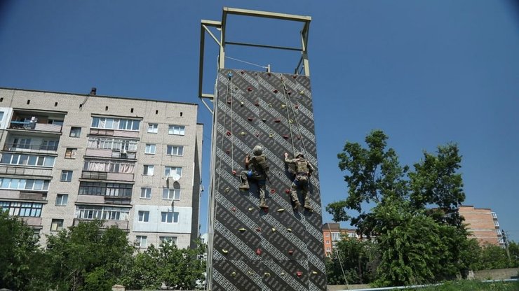 морские пехотинцы, горный рельеф, тренажер