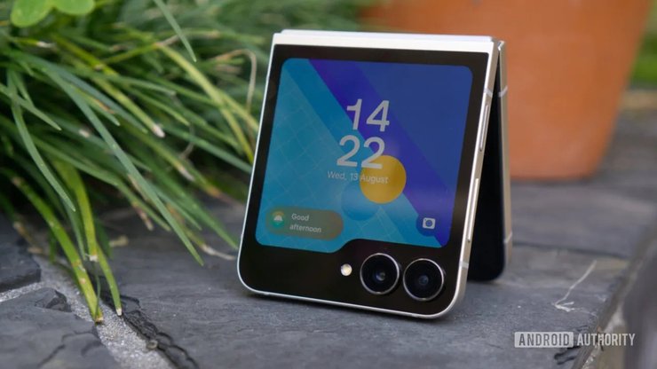 Смартфон Samsung Galaxy Z Flip 7 FE