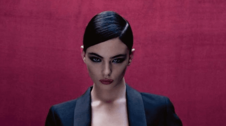 Дева Кассель