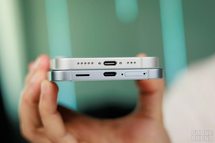 Порты на Galaxy A57 и iPhone 17e