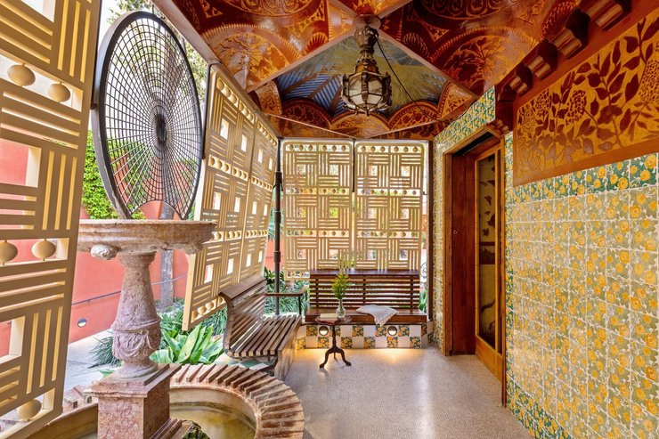 Дом Гауди, Casa Vicens, Airbnb, ночь в доме гауди