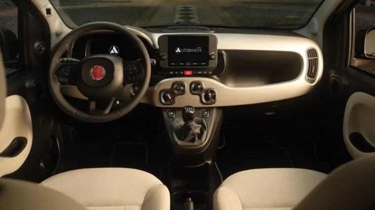 Интерьер Fiat Pandina Tributo Autobianchi со светло-песочной отделкой