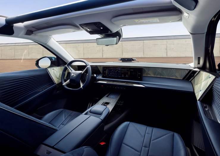 Салон DS №8, новый DS №8, электромобиль DS №8, Эмманюэль Макрон