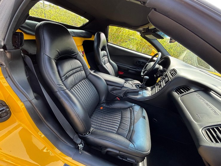 салон Chevrolet Corvette 2002, кабриолет Chevrolet Corvette, спорткар Chevrolet, спорткар Chevrolet