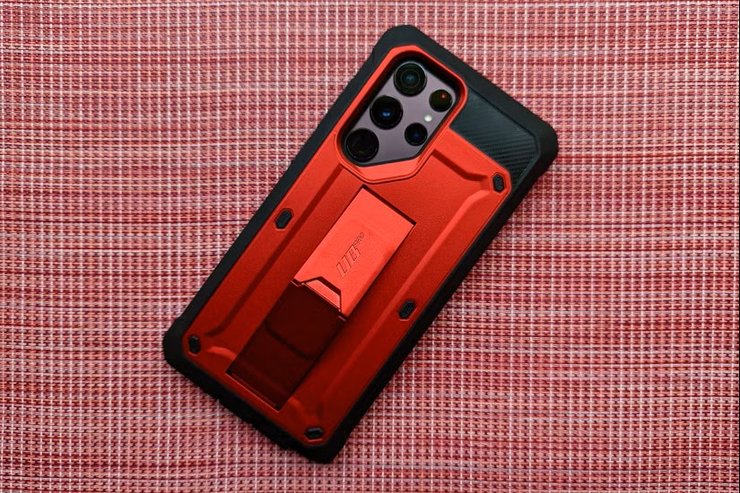 Смартфон в чехле