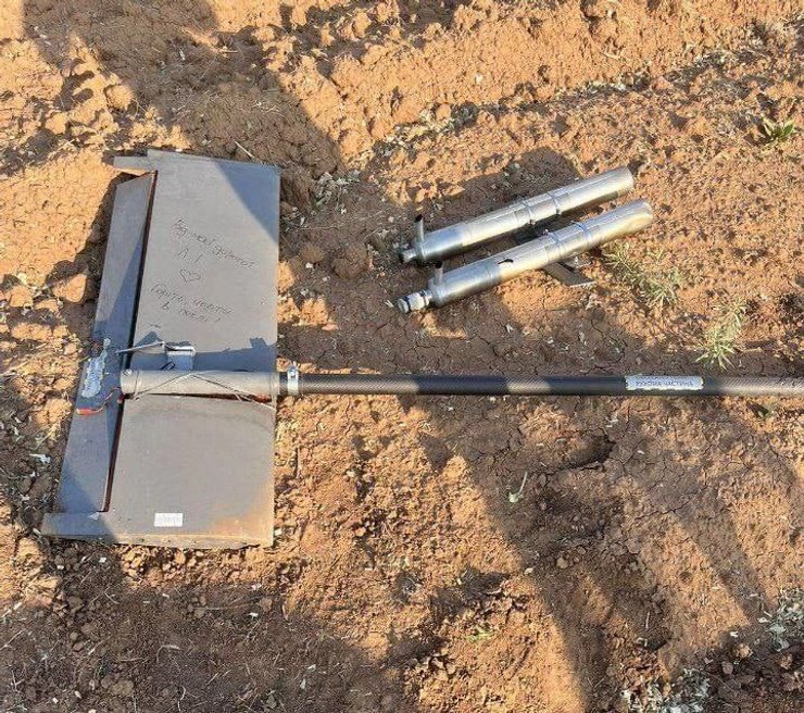 Уламки FP-1 на авіабазі Маринівка