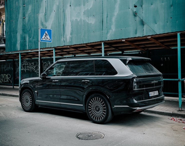 кроссовер Zeekr 9X