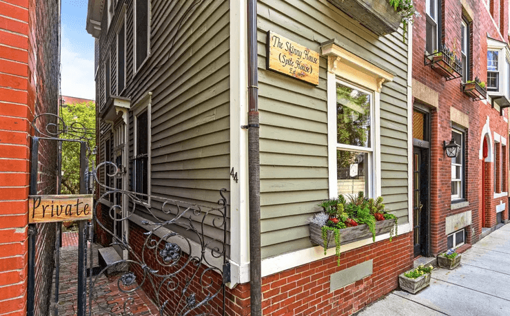 Тонкий дом в США, необычное здание, необычное жилье, тонкое здание, городские легенды, история дома, дом злобы, построили из-за мести