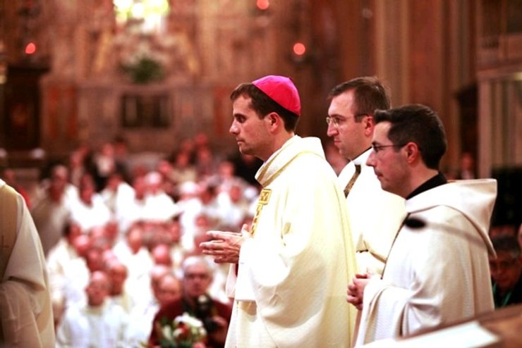 Епископ Хавьер Новелл, епископ, ватикан