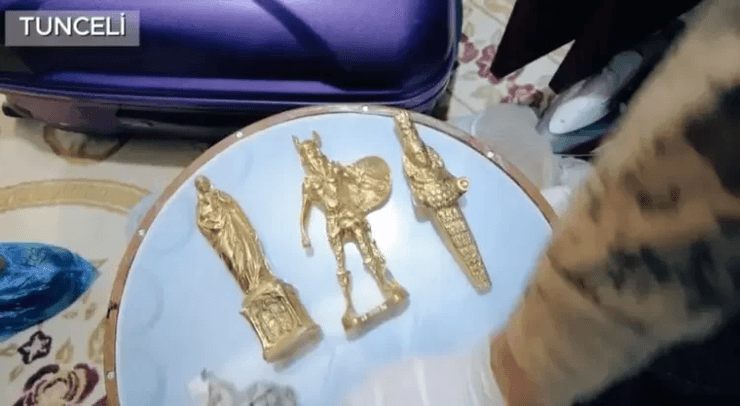 Карта скарбів, зістарені підроблені карти скарбів, карта із золотом, карта веде до скарбу, заробили мільйони, шахраї продавали карти, підроблені скарби, позолочені фігурки