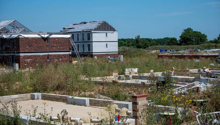 Жилой комплекс стал зоной отчуждения, покупка недвижимости, жилье, аренда, дома стоят пустыми, скандал