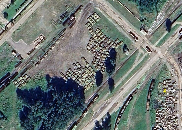 Танки на спутниковом фото двора "Урагвагонзавода"