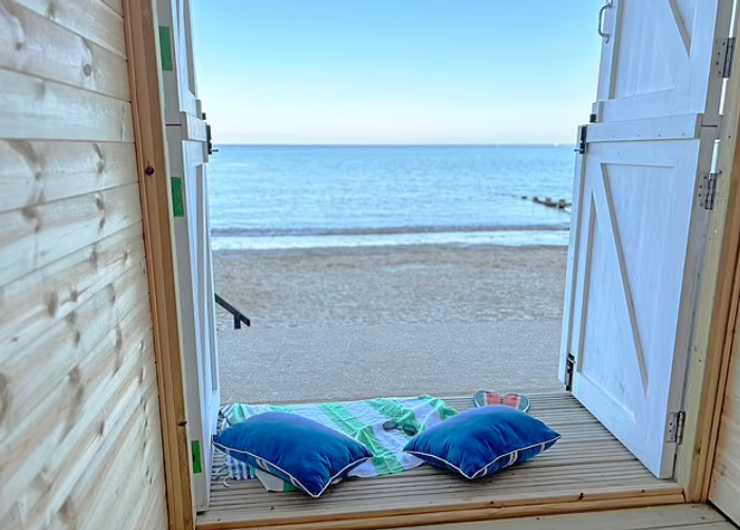 Продажа недвижимости, жилье, крошечный домик без электричества, воды и мебели выставили на продажу за $90 тысяч