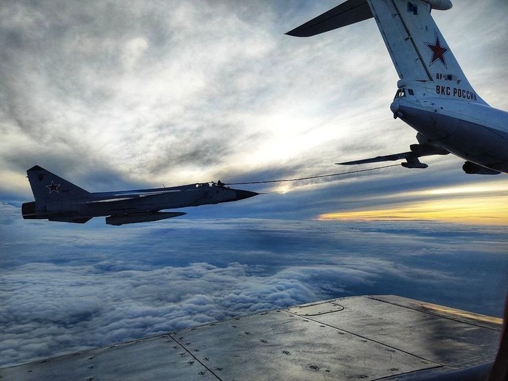 МиГ-31 можно заправить через Ил-78