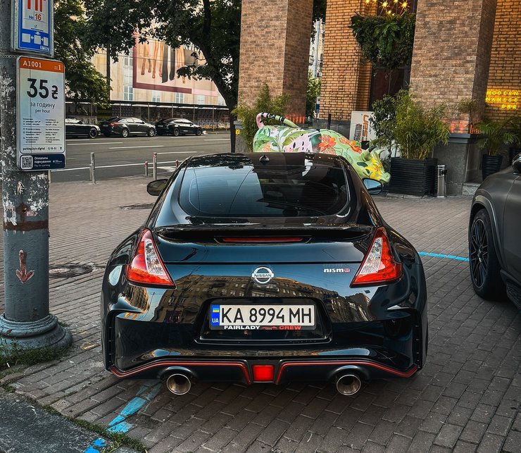 Спорткар Nissan 370Z Nismo