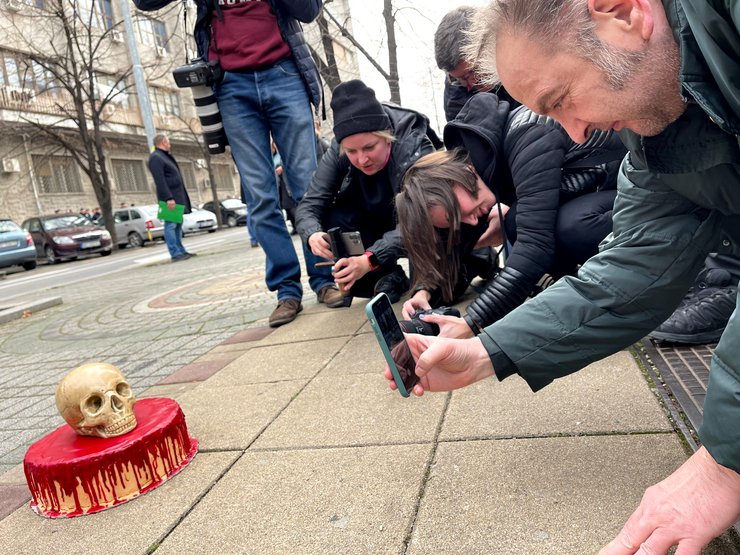 "Торт" для российского посольства