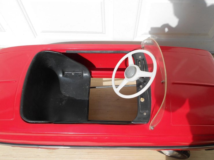 Педальний автомобіль Москвич