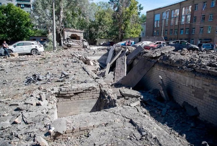 фото пошкодженого будинку після удару РФ по Києву 20 серпня