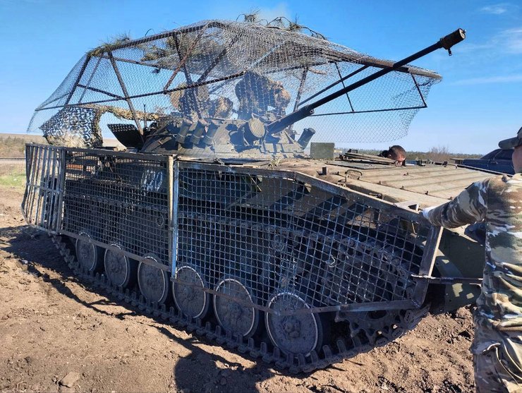 защита от дронов, бмп-2 с мангалом