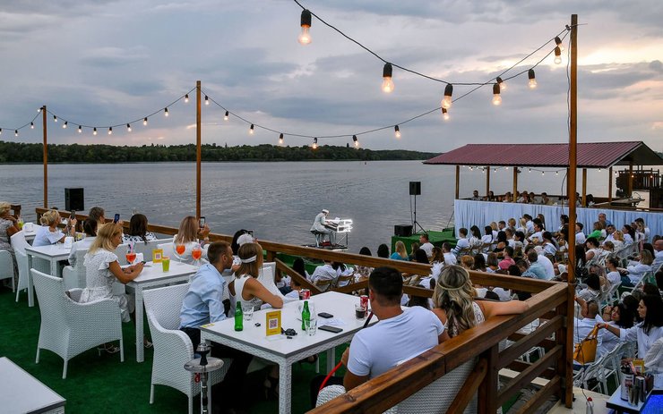 фото, концерт на воде