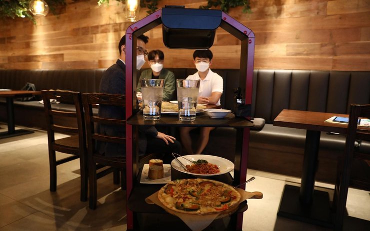 фото, робот-курьер