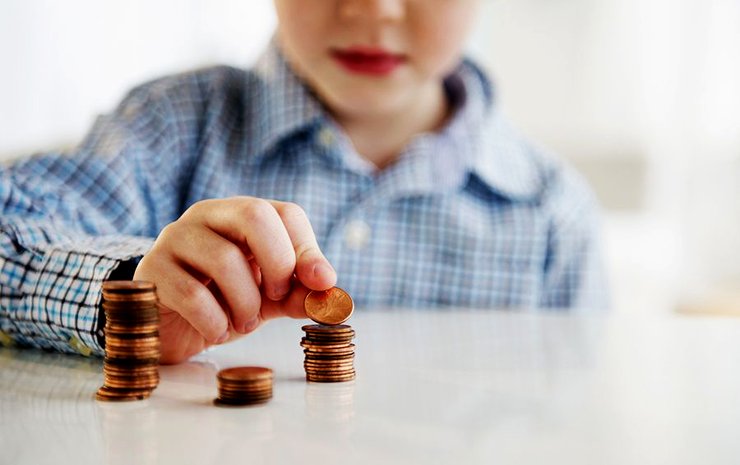 Одна з причин, що громадяни залишаються в інших країнах, — високі стандарти соціального забезпечення, кажуть експерти