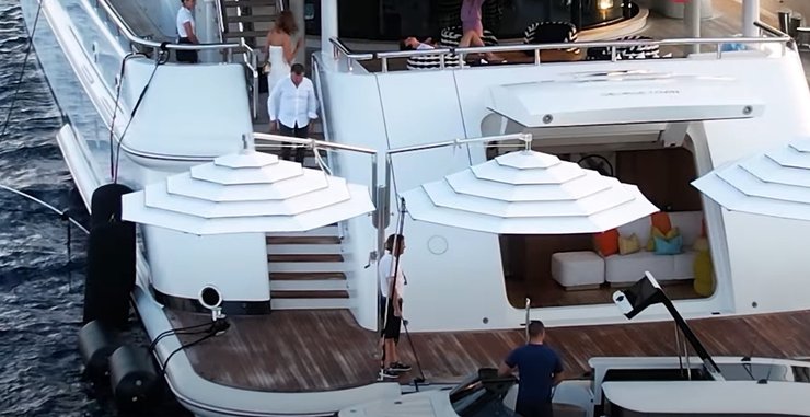 Костянтин Жеваго на своїй яхті Z