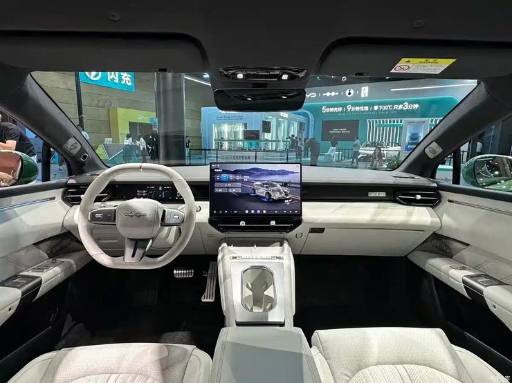 Салон BYD Leopard Formula S