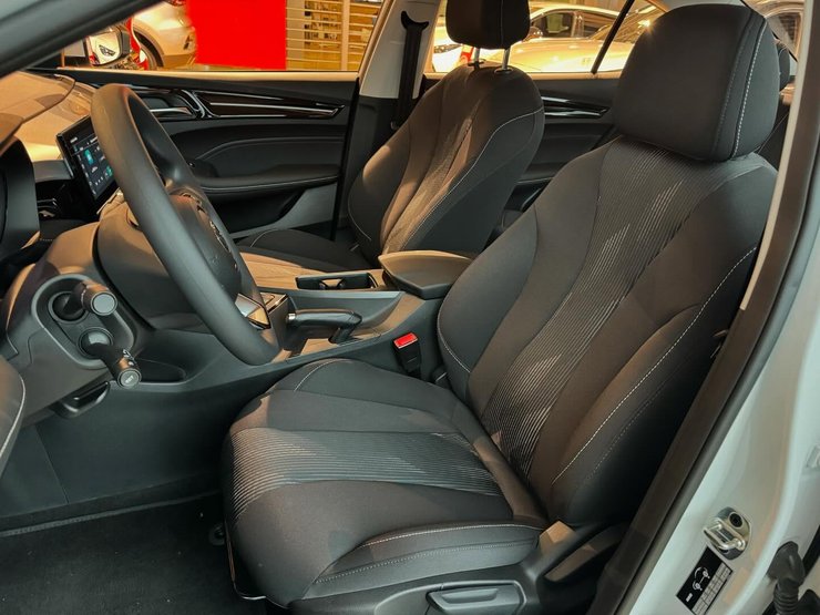 салон MG 5 2025, новий MG 5, седан MG