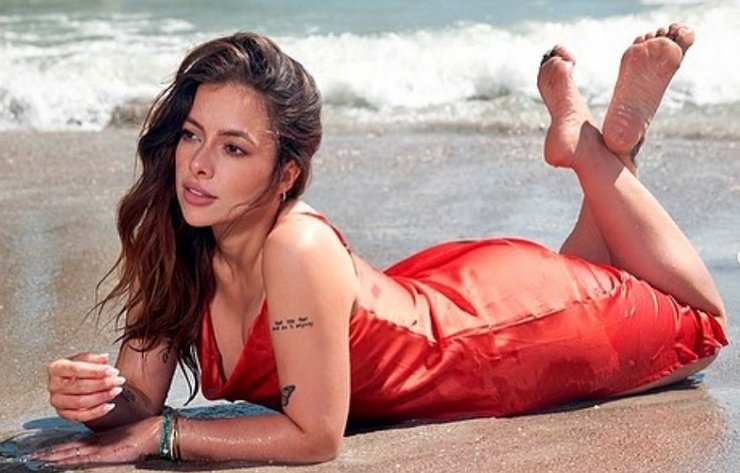 Королева красоты, Ариана Виера, модель, блогер, уснула за рулем, предсказала свои похороны, попала в аварию, ДТП,