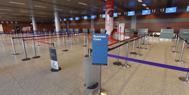 Аеропорт, зона прильоту, локдаун — фото