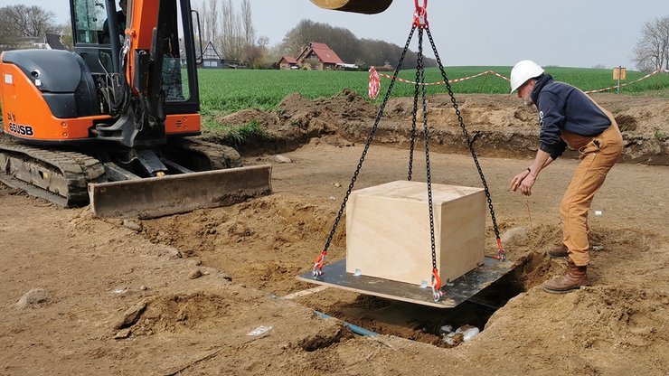 Археологи исследуют хрупкие артефакты