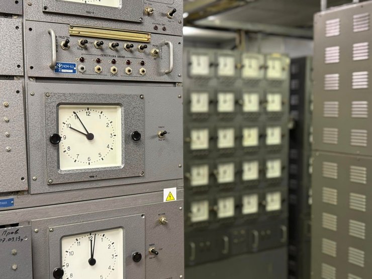Метро, Киев, перевод часов, переход на летнее время, фото