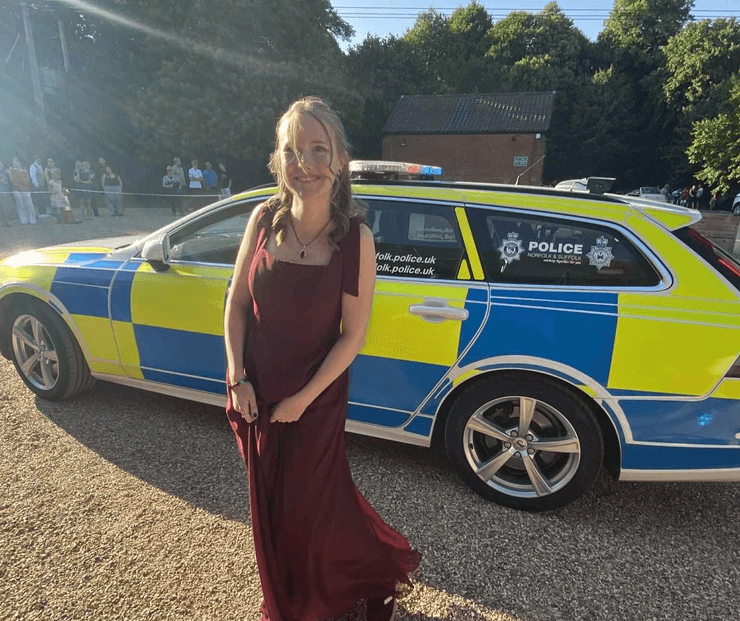 17-летняя Дженив