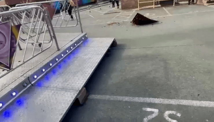 Поламаний атракціон, ярмарок, карусель, зламаний атракціон, жах на ярмарку, студенти, відлетіла частина атракціону, мама