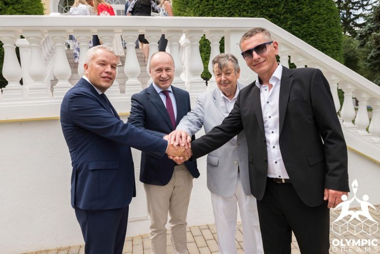 Инициатор и меценат Olympic Dreams Анатолий Бойко, Чрезвычайный и Полномочный Посол Украины в Республике Австрия Василий Химинец, руководитель Kiwanis Austria Франц Хольцер и представитель UA civile aid Koetschach-Mauthen Инго Ортнер