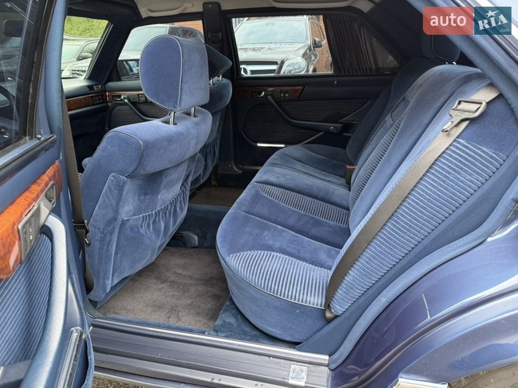 Салон Mercedes W126