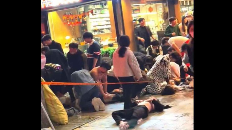 Вулиця в Сеулі, тиснява в Сеулі, тиснява Сеул Геловін,