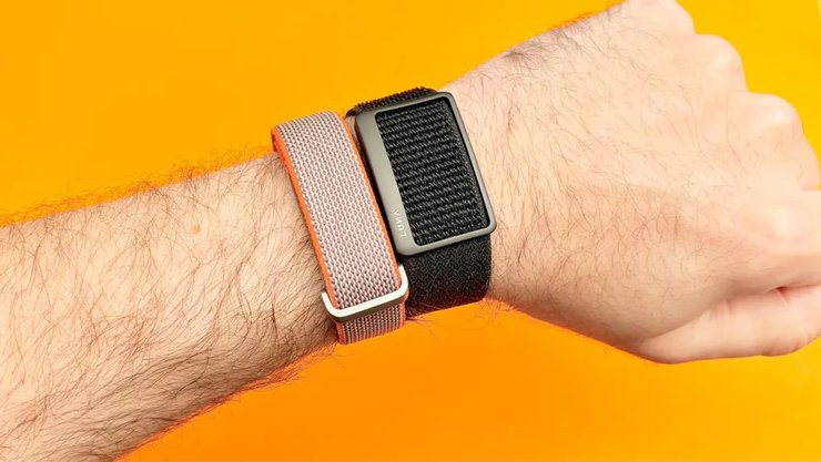 Фитнес-трекеры Luna Band и Fitbit Air