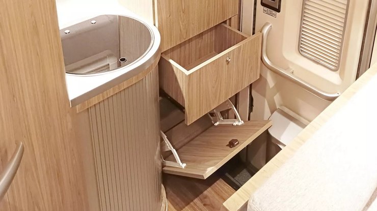 дім на колесах Toyota, Toyota Hilux, пікап Toyota Hilux, автодім Toyota,тюнінг Toyota Hilux