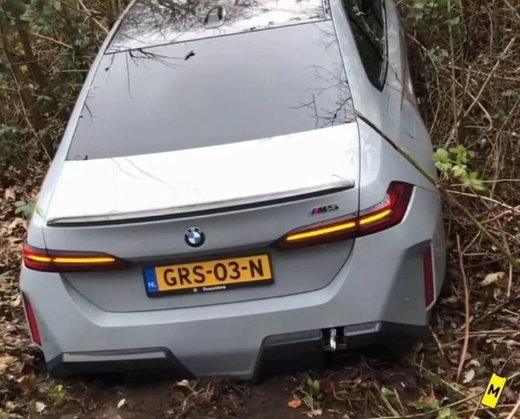 разбитый бмв м5, BMW M5, Новый BMW M5, BMW M5 G90, BMW M5 2024, BMW M5 2024