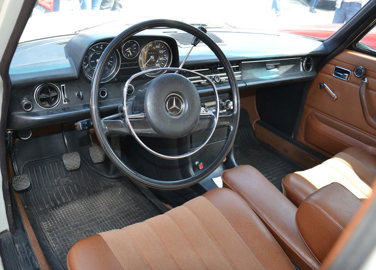 Салон Mercedes W115