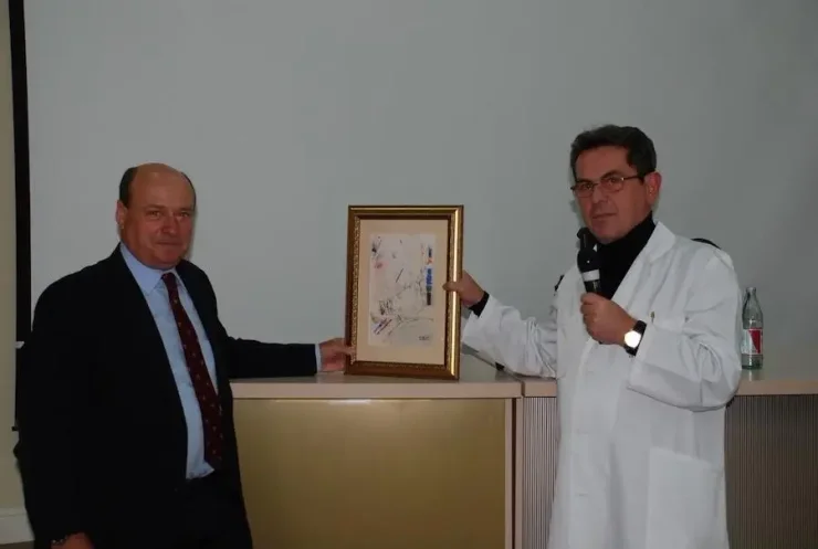Професор Роджер Мі (Roger B.B. Mee) — видатний дитячий серцево-судинний хірург, один із найвідоміших світових фахівців у галузі хірургії вроджених вад серця.
