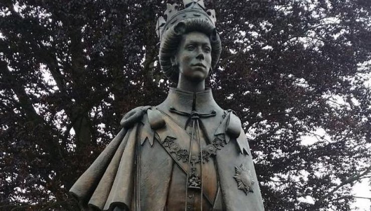 Єлизавета друга, пам'ятник Єлизаветі