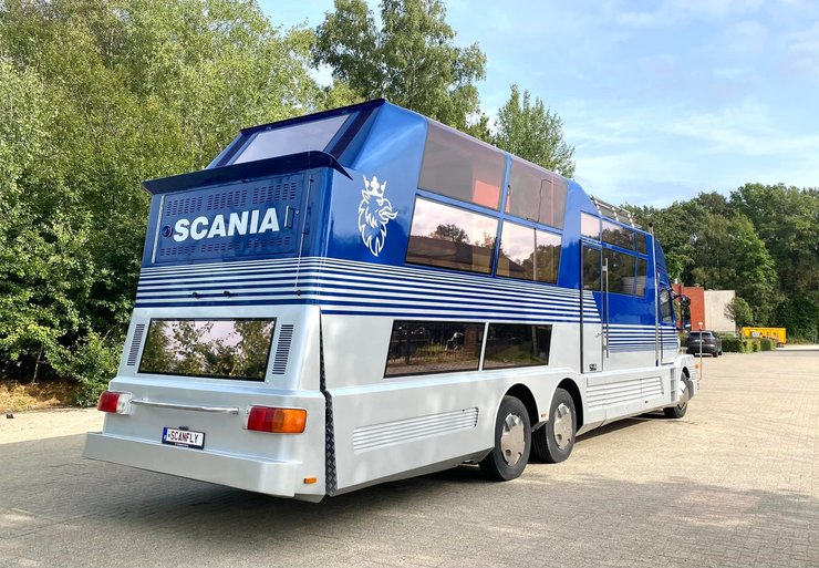 Дом на колесах Scania Scanflyer