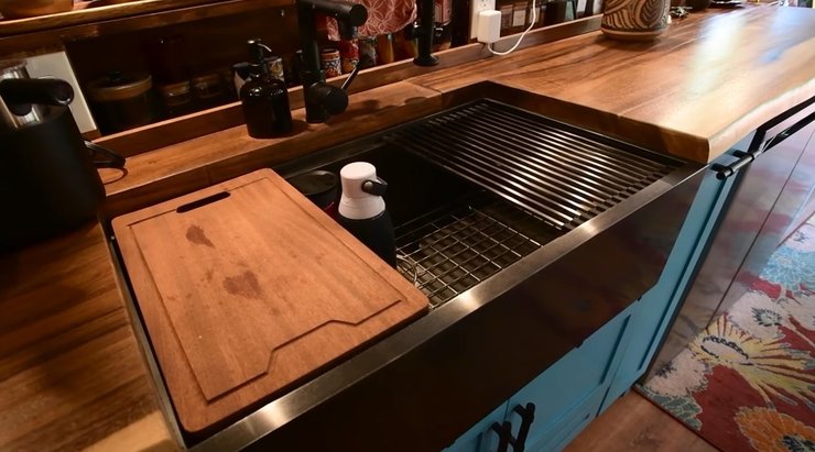 Автобудинок